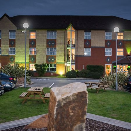 סלפורד Holiday Inn Manchester West By Ihg מראה חיצוני תמונה