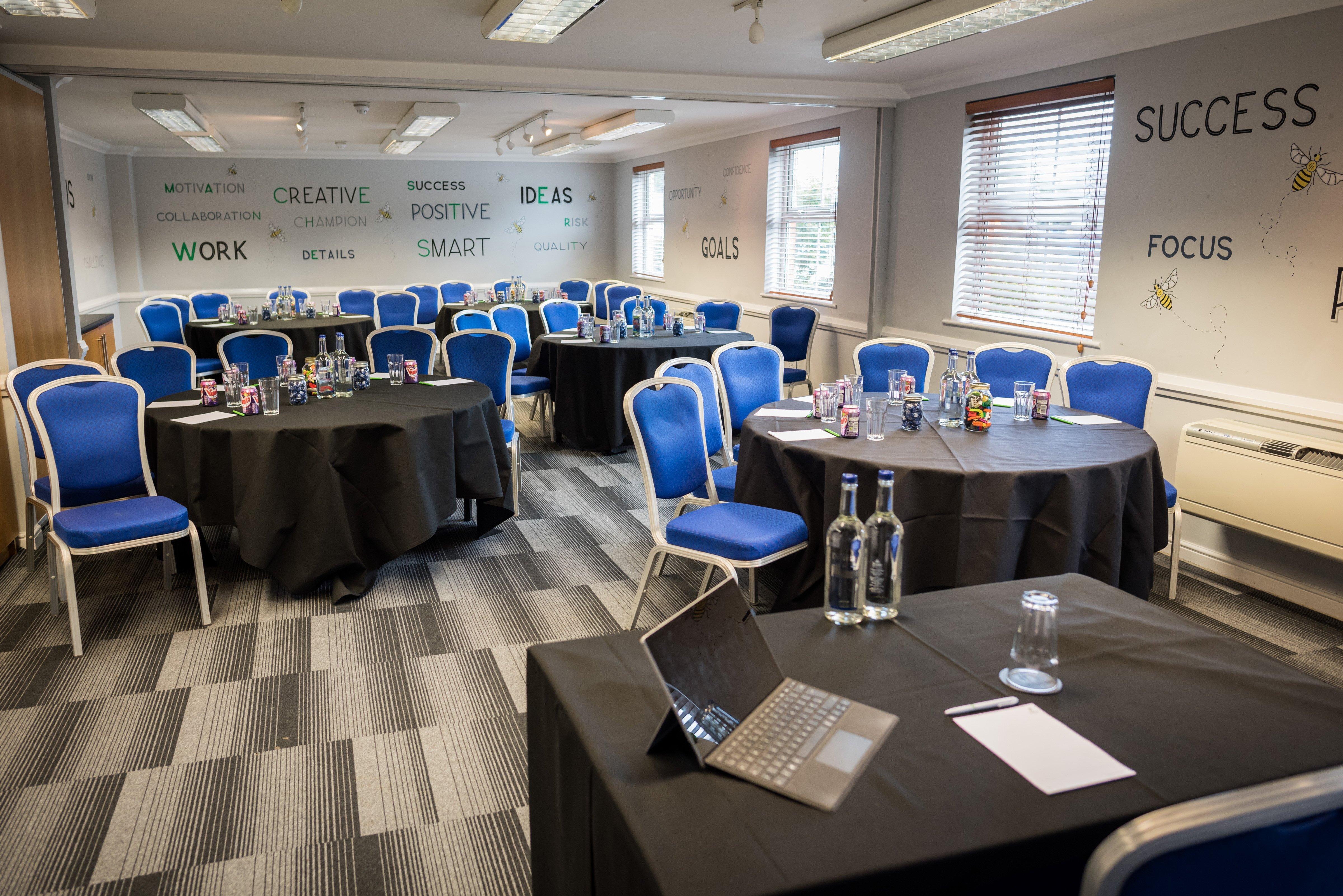 סלפורד Holiday Inn Manchester West By Ihg מראה חיצוני תמונה
